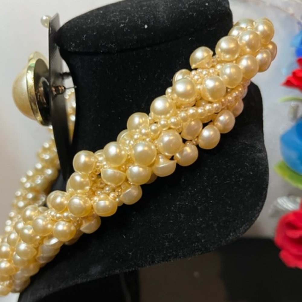 Vintage Twisted Strand Pearl Necklace with Earrings. - Picture 2 of 3